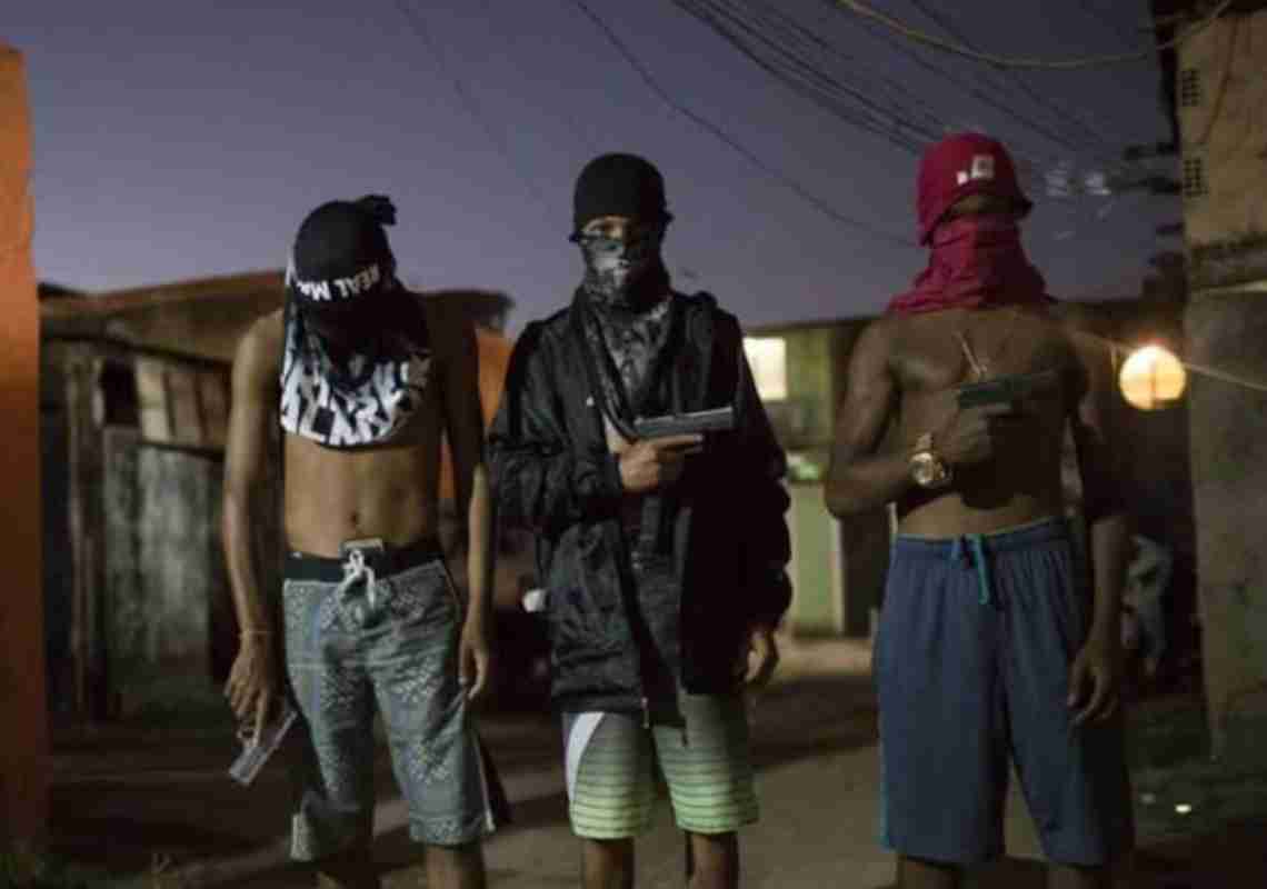 Terror das facções faz com que escolas de Fortaleza cogitem aulas à distância